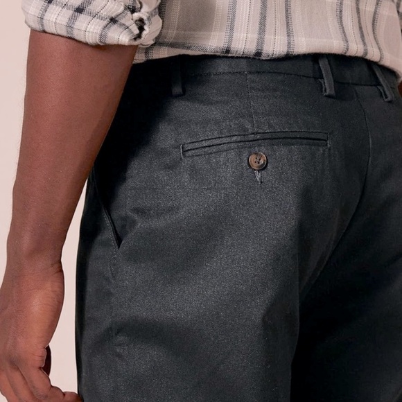 NWOT, CHINO PANT CLASSIC FIT STRAIGHT LEG NATURALLY WRINKLE-RESISTANT - Picture 4 of 16